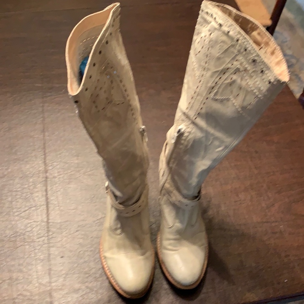 Nero Giardini Off-White Knee Length Leather Boots.  Size Women’s 37.